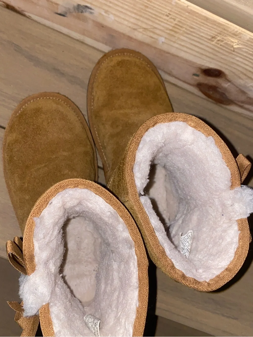 UGG KOOLABURRA VICTORIA SHORT SUEDE BOOT